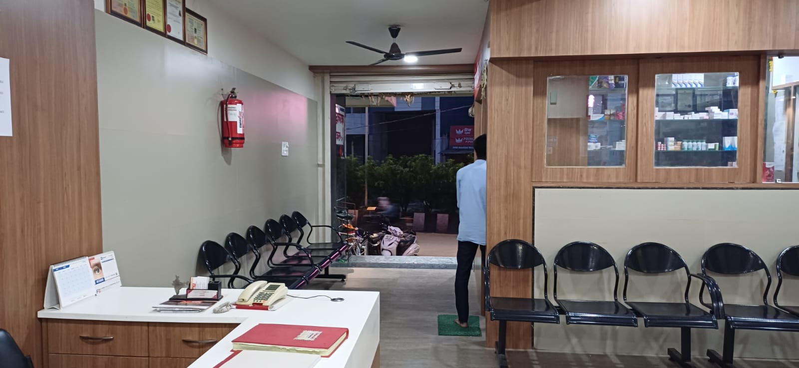 Hospital Reception & Patient Desk